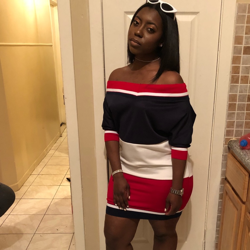 🚨Large Left🚨Off The Shoulder Dress - Picture 3 of 5